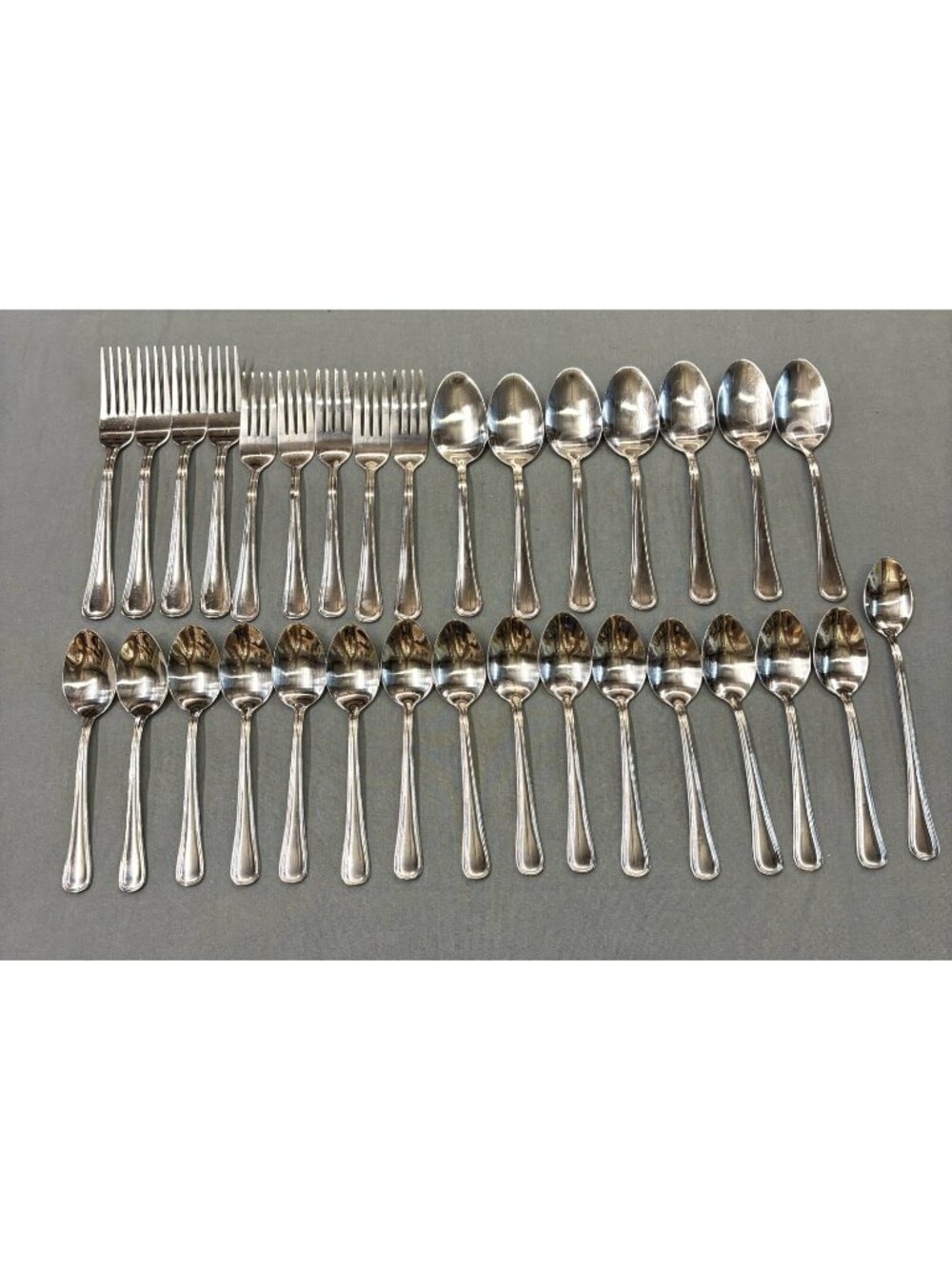 Oneida TRESS Flatware 32 Piece Stainless Steel Spoons Forks